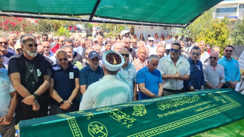 Türk halk müziği sanatçısı Şakir Öner Günhan'ın cenazesi toprağa verildi