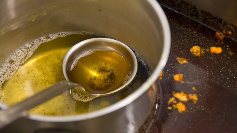 Kızartma yağına en son ekleyin, kalıntıları mıknatıs gibi çekin...