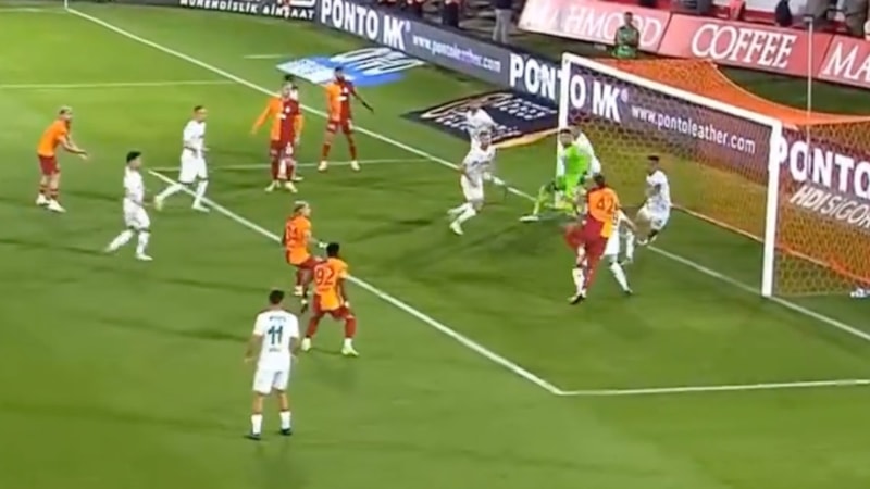 Abdülkerim Bardakcı attı! Galatasaray'ın golü iptal oldu