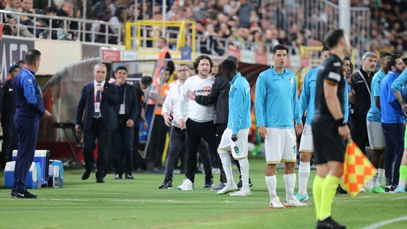 Alanyaspor cephesinden kırmızı kart tepkisi