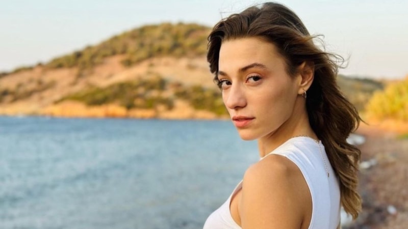 Gaddar’ın Aydan’ı Sümeyye Aydoğan gömleğini sıyırdı sosyal medya alev aldı! “Ateş parçası mübarek…”