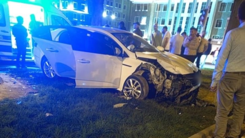 Adıyaman'da otomobiller kavşakta çarpıştı: 4 yaralı