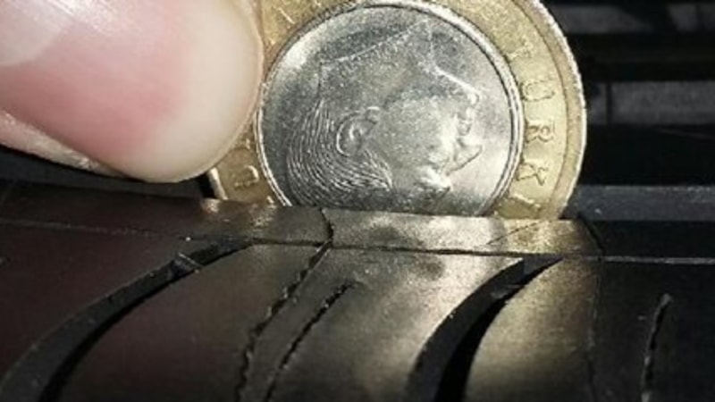 Araba lastiklerinde hayat kurtaran para sıkıştırma bakın ne işe yarıyormuş…