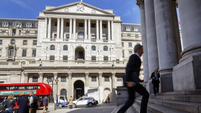 İngiltere'de yıllık enflasyon martta geriledi