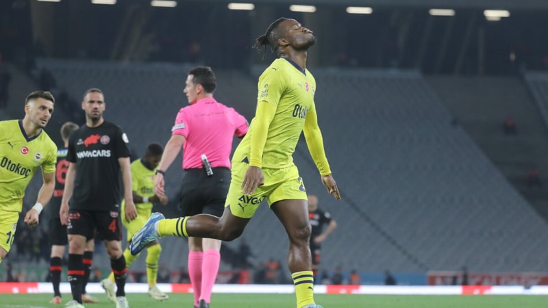 Fenerbahçe'de Michy Batshuayi'nin sözleşmesi uzatılıyor