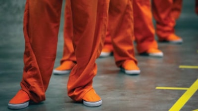 Hükümlü ve tutuklulara tek tip kıyafet düzenlemesi iptal edildi