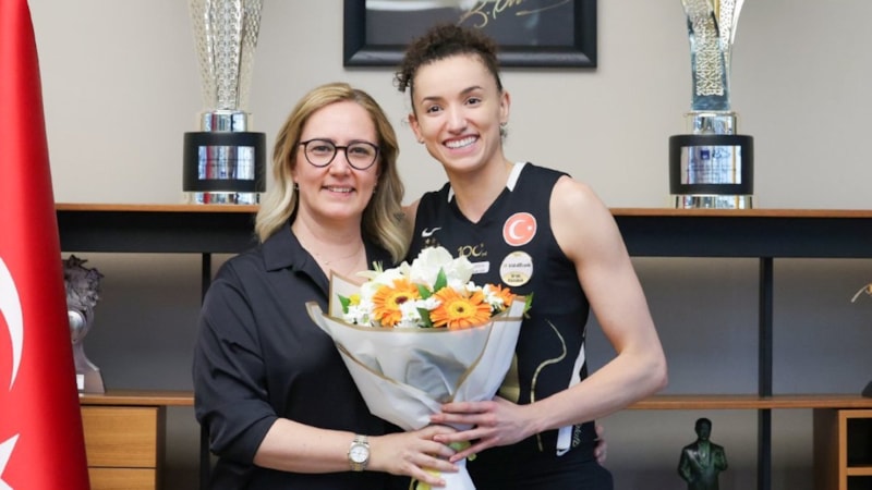 VakıfBank, 7 voleybolcusuyla yollarını ayırdı