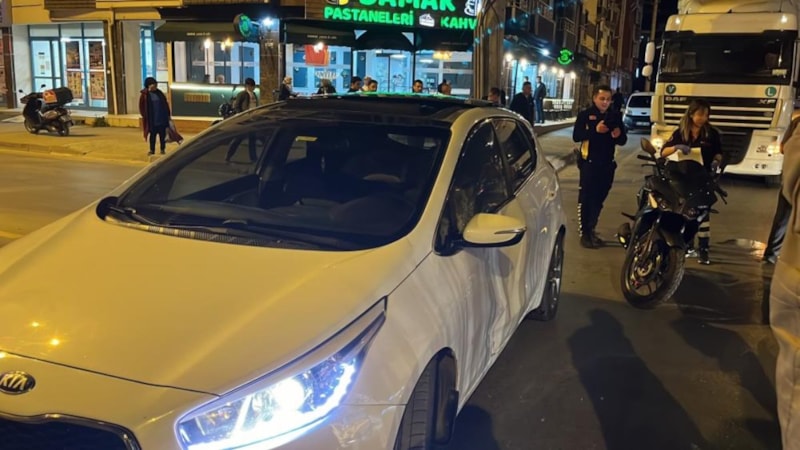 Bolu'da kavşakta otomobille çarpışan motosikletli yaralandı