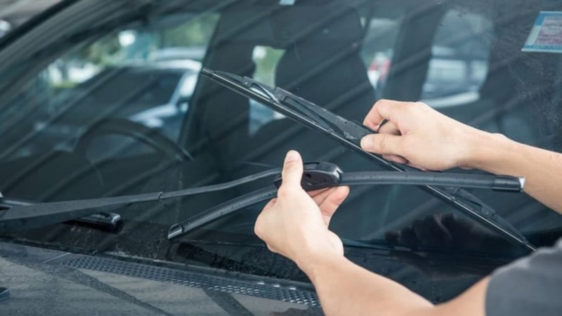 Cam silecekleri eskiyen bunu yapsın...