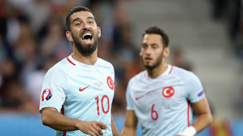 Hakan Çalhanoğlu: Birlikte oynadığım en iyi Arda Turan'dı