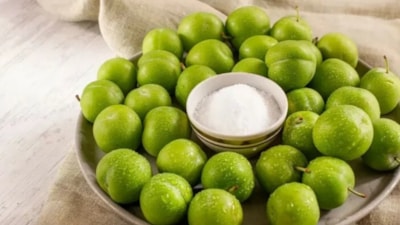 Yeşil eriği tuzla yemek meğer hiçte masum değilmiş! Bakın eriği tuzla tüketince neler oluyormuş…