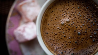 Türk kahvesine 1 gram atın, köpük banyosu olacak...