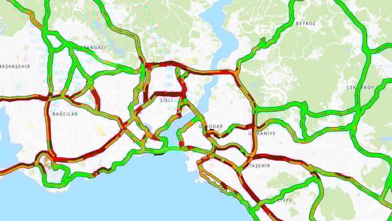 Yağmur sonrası İstanbul trafiği kilitlendi