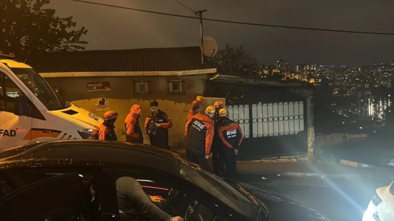 Gaziosmanpaşa'da toprak kayması: 14 ev etkilendi