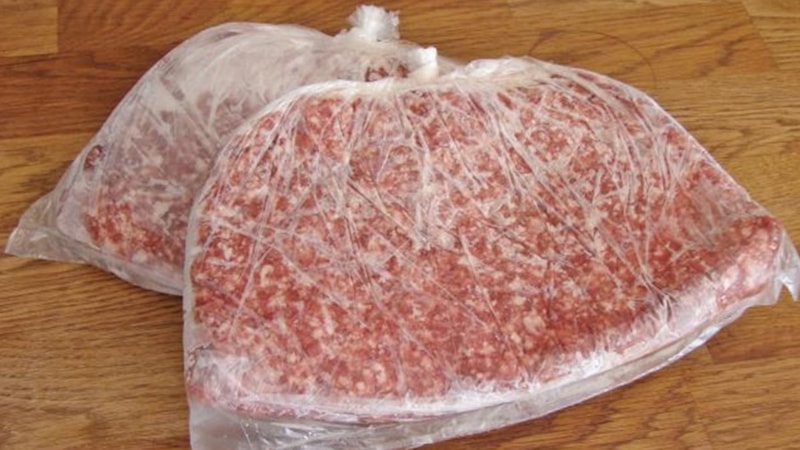 Anında çözülüyor! Donmuş kıymaya bunu uygulayın, asla ziyan olmayacak