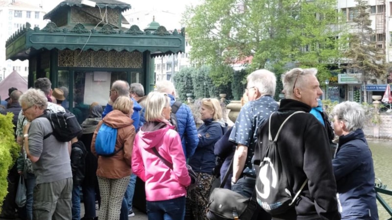 Eskişehir'de yağış ve rüzgar engel olmadı! Porsuk Çayı'nda gondol sırası