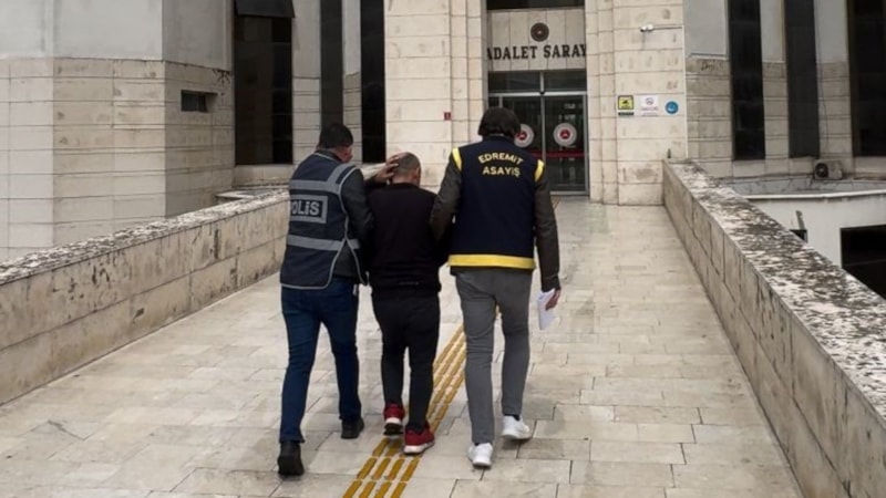 Balıkesir'de dur ihtarına uymadı: Yakanınca 27 yıl hapis cezası olduğu ortaya çıktı