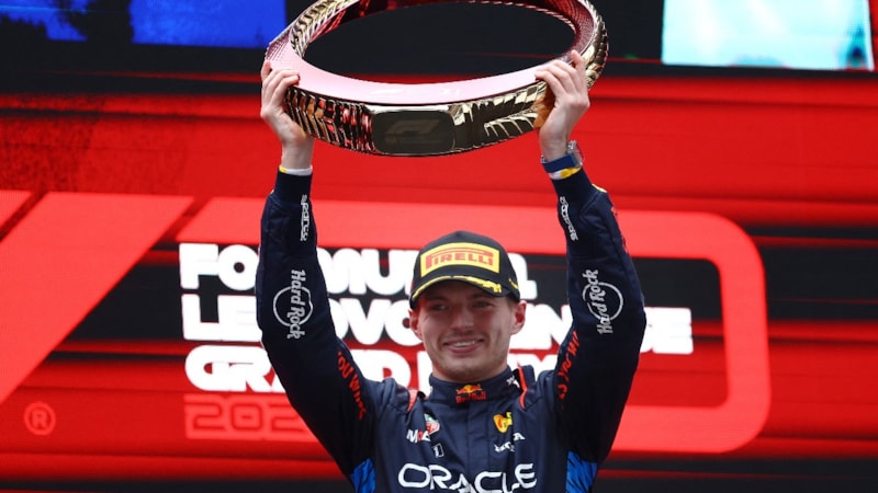 Formula 1 Çin Grand Prix'sini kazanan Max Verstappen