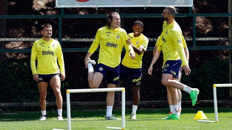 Fenerbahçe'nin Sivasspor maçı kamp kadrosu belli oldu