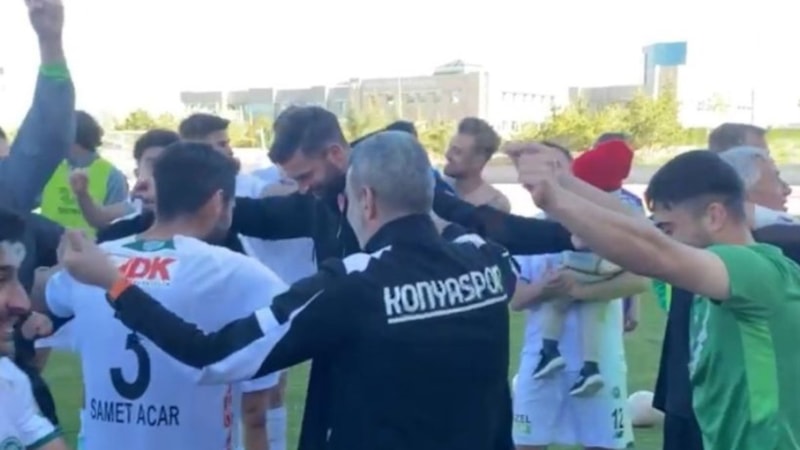 1922 Konyaspor, 3. Lig'de kalmayı oyun havası ile kutladı