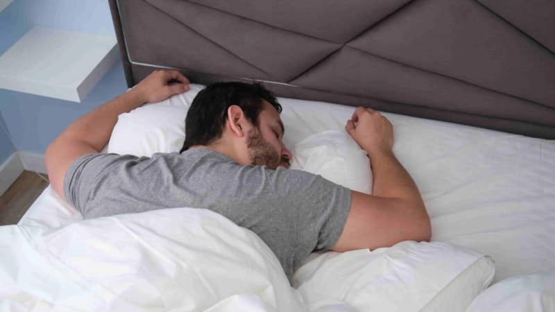 Denemeyin bile! Yüzüstü yatmak bakın neye sebep oluyor