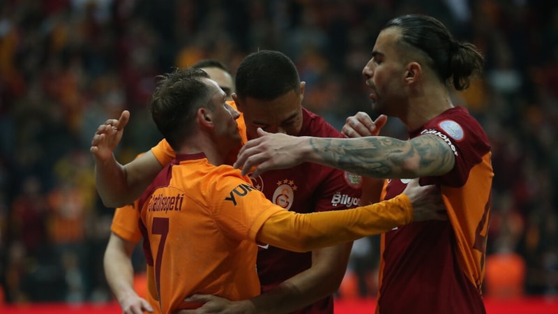 Abdülkerim Bardakcı forvetleri kıskandırıyor