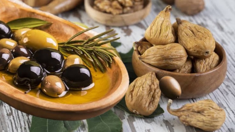 Aç karnına 7 zeytin 1 incir yiyin, bakın neler olacak...