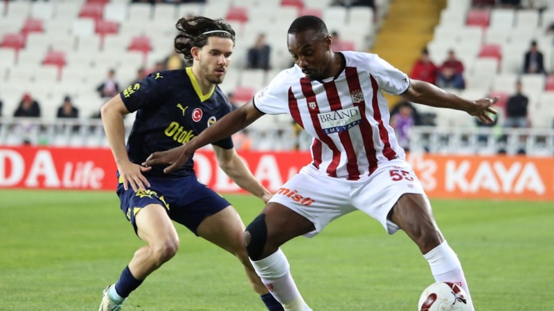 Fenerbahçe, Sivasspor deplasmanında iki puan bıraktı