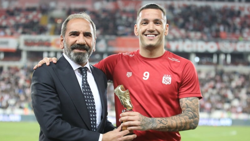 Sivasspor, Rey Manaj'a plaket verdi