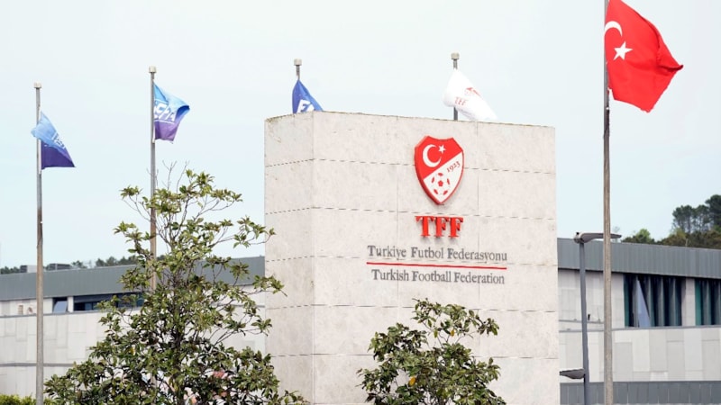 Galatasaray ve Beşiktaş, PFDK'ya sevk edildi