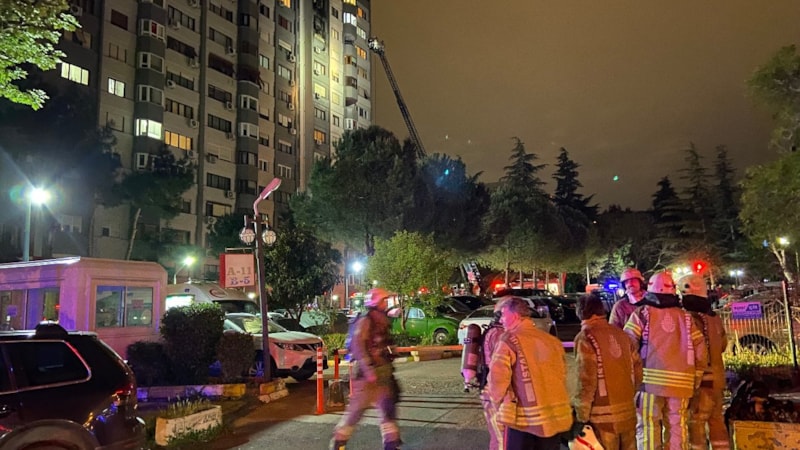 İstanbul'da 15 katlı binada korkutan yangın