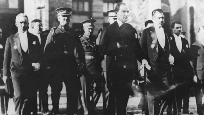 Milli iradenin simgesi TBMM 104 yaşına girdi