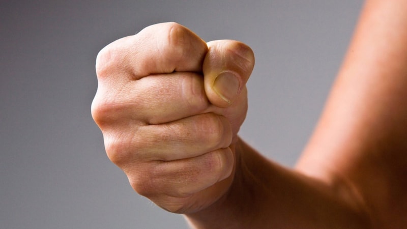 Sağ yumruğunuzu 1.5 dakika sıkın, bakın ne oluyor