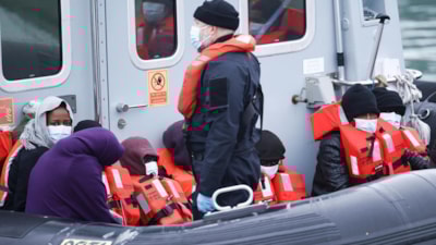 İngiltere'nin göçmenleri Ruanda'ya gönderme planına parlamentodan onay