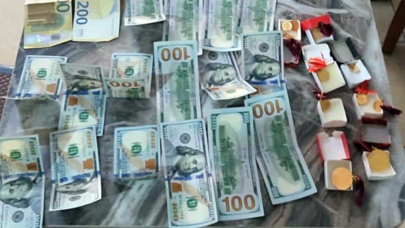 Kırıkkale'de 113 bin liralık altın ve para olan cüzdanı sahibine teslim ettiler