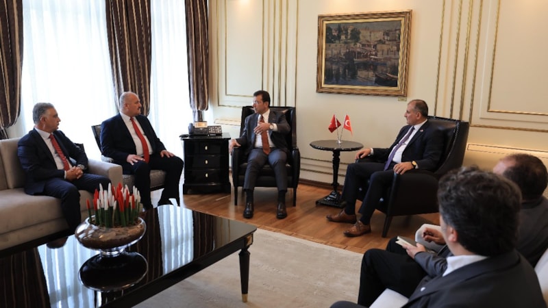 İstanbul Taksiciler Esnaf Odası Başkanı Eyüp Aksu'dan Ekrem İmamoğlu'na 'hayırlı olsun' ziyareti