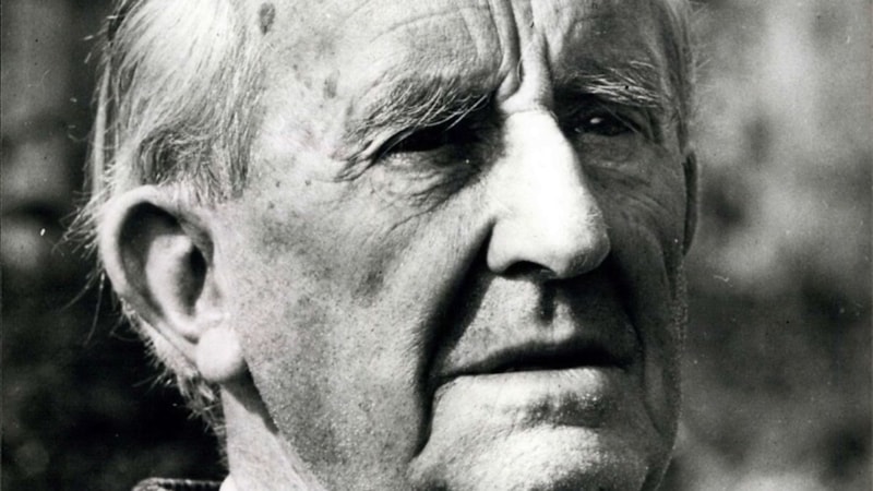Kendi dilini tasarlayan bir usta: J. R. R. Tolkien kimdir