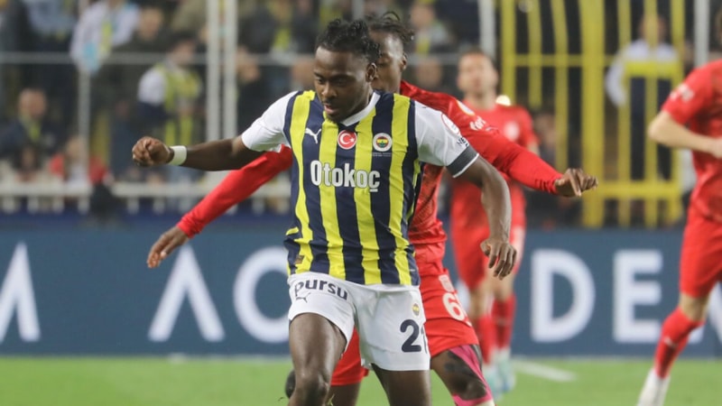 Osayi Samuel'e Premier Lig'den 12 milyon euro