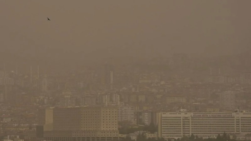 Türkiye çöl tozunun etkisi altında: Hastalıkları da beraberinde getiriyor