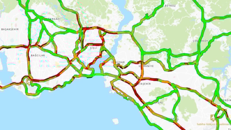 İstanbul'da haftanın son iş günü trafik yoğunlaştı