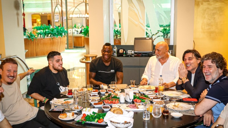 Vincenzo Montella, Adana Demirspor yöneticileriyle bir araya geldi