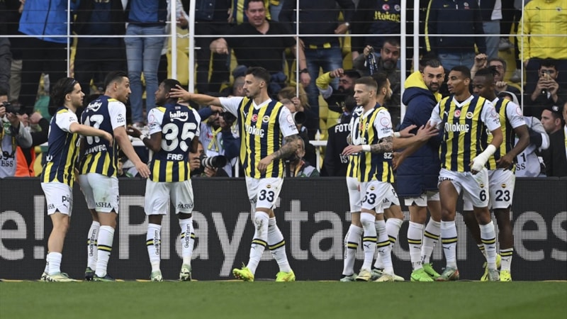 Fenerbahçe, derbide Beşiktaş'ı iki golle yıktı