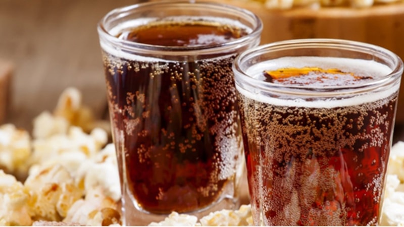 Kolanın zararları nelerdir? Kola içtikten sonra vücutta neler olur?