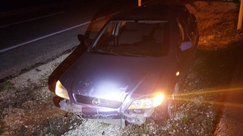 Burdur'da refüje düşen otomobildeki 2 kişi yaralandı