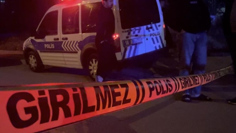 Bursa'da bir kişi husumetlisinin evine kurşun yağdırdı