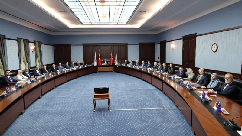 AK Parti'de MYK'nın perde arkası: Değişim zamana yayılacak