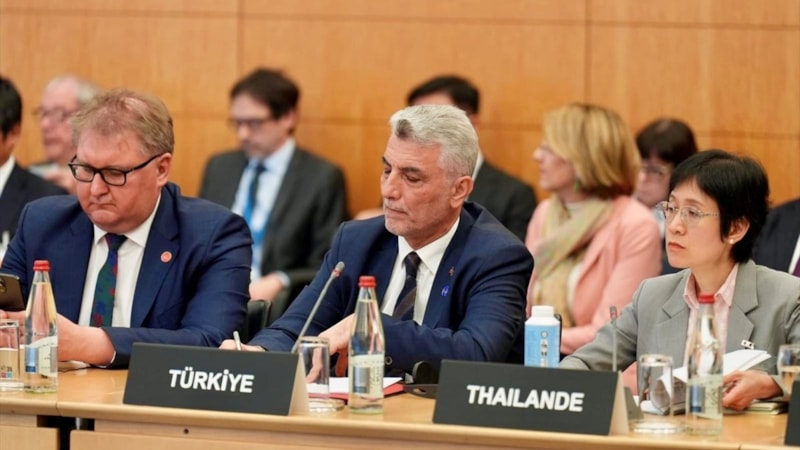 Ömer Bolat Paris'te mevkidaşları ile ikili ticareti konuştu