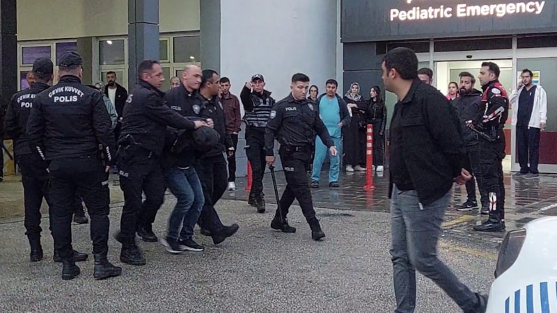 Erzurum'da ölen hastanın yakınları sağlık görevlilerine saldırdı