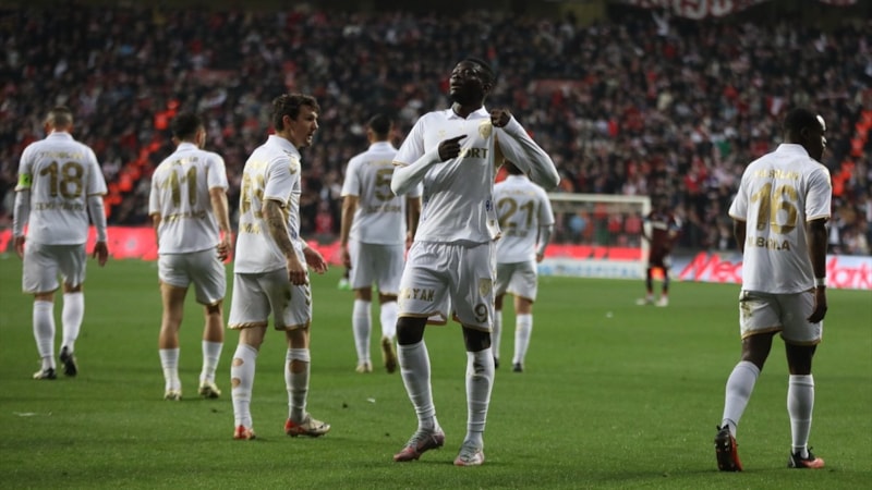 Karadeniz derbisinde Samsunspor, Trabzonspor'u mağlup etti