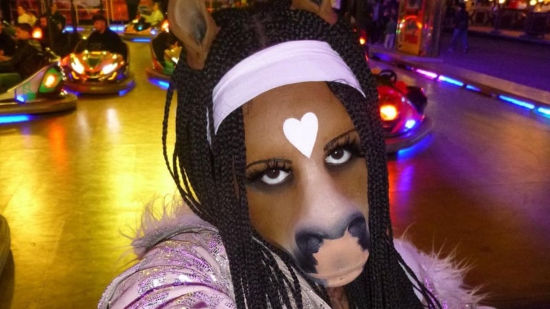 Böylesi görülmedi! At suratlı kadın sosyal medyayı şoke etti...